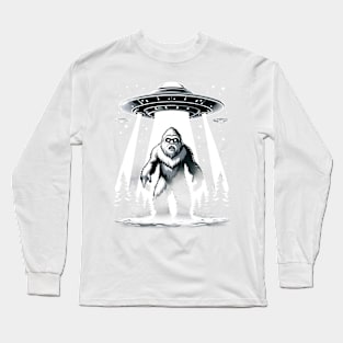 Bigfoot Sasquatch and UFO Encounter in the Night Sky Long Sleeve T-Shirt